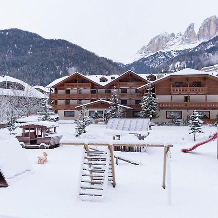 Hotel Sella Ronda Serenella Campitello di Fassa Buitenkant foto