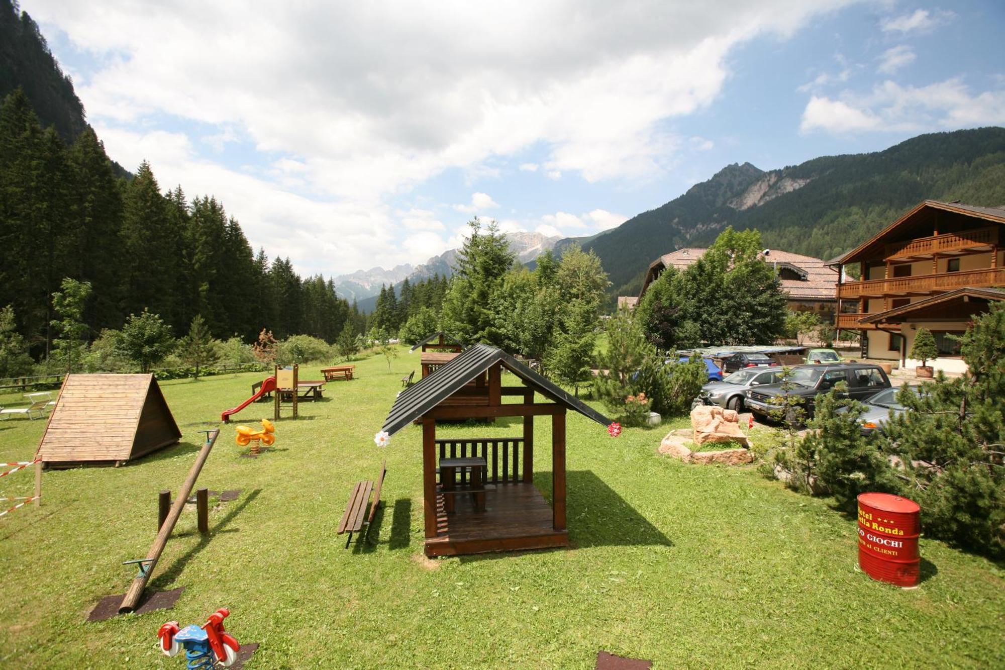 Hotel Sella Ronda Serenella Campitello di Fassa Buitenkant foto